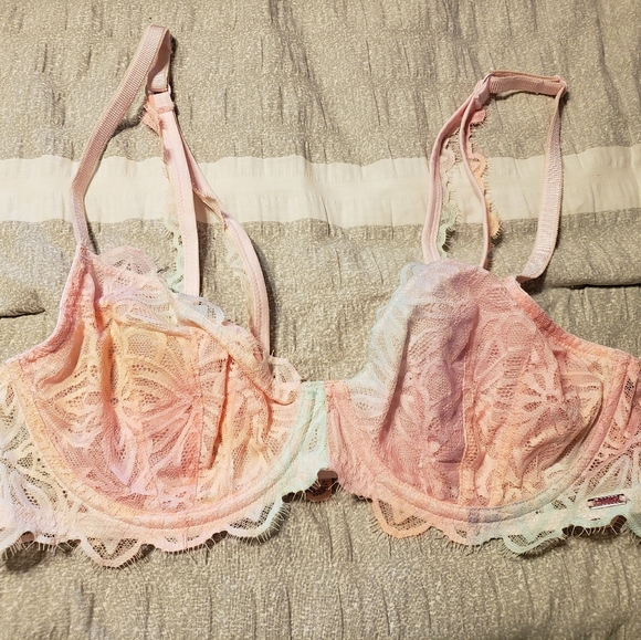 Pink Bra - Picture 1 of 1